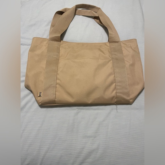 BEIS The BÉISics Tote 
in Beige - Picture 6 of 6
